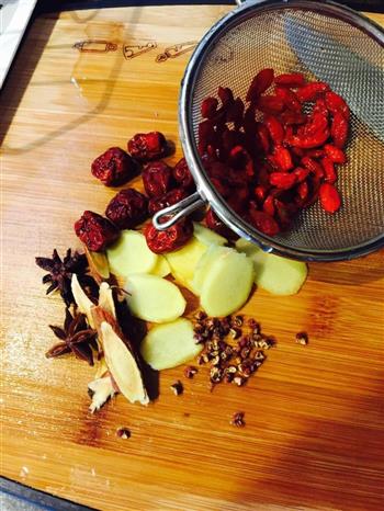 简易版蘑菇鸡腿汤怎么做，简易版蘑菇鸡腿汤怎么做好吃，简易版蘑菇鸡腿汤做法