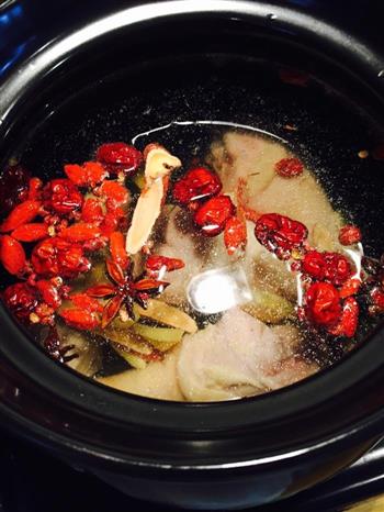 简易版蘑菇鸡腿汤怎么做，简易版蘑菇鸡腿汤怎么做好吃，简易版蘑菇鸡腿汤做法