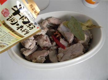 排骨柿子炖怎么做，排骨柿子炖怎么做好吃，排骨柿子炖做法