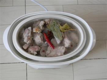 排骨柿子炖怎么做，排骨柿子炖怎么做好吃，排骨柿子炖做法