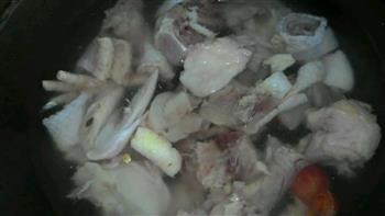 干贝香菇鸡汤怎么做，干贝香菇鸡汤怎么做好吃，干贝香菇鸡汤做法