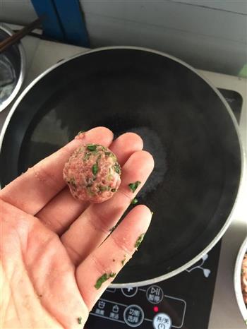 水煮香菜牛肉丸子怎么做，水煮香菜牛肉丸子怎么做好吃，水煮香菜牛肉丸子做法