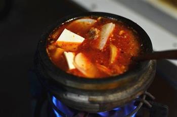 辣白菜年糕汤怎么做，辣白菜年糕汤怎么做好吃，辣白菜年糕汤做法