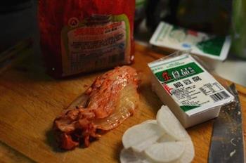 辣白菜年糕汤怎么做，辣白菜年糕汤怎么做好吃，辣白菜年糕汤做法