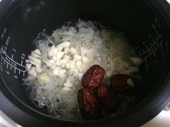 红枣雪梨银耳汤怎么做，红枣雪梨银耳汤怎么做好吃，红枣雪梨银耳汤做法