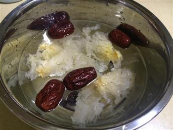 红枣雪梨银耳汤怎么做，红枣雪梨银耳汤怎么做好吃，红枣雪梨银耳汤做法