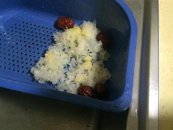 红枣雪梨银耳汤怎么做，红枣雪梨银耳汤怎么做好吃，红枣雪梨银耳汤做法