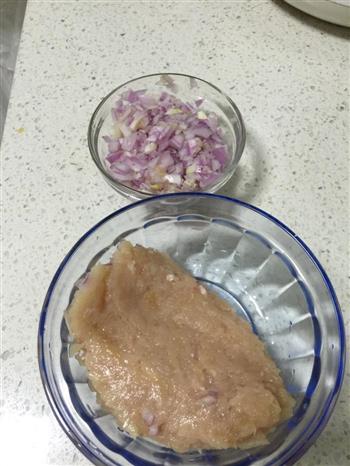 土豆鸡肉饼怎么做，土豆鸡肉饼怎么做好吃，土豆鸡肉饼做法