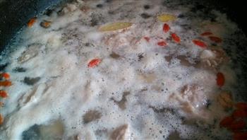 冬日清补山药排骨汤怎么做，冬日清补山药排骨汤怎么做好吃，冬日清补山药排骨汤做法