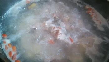 冬日清补山药排骨汤怎么做，冬日清补山药排骨汤怎么做好吃，冬日清补山药排骨汤做法