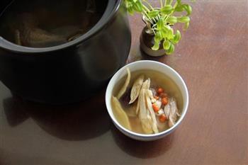 当归党参乌鸡百合滋补汤怎么做，当归党参乌鸡百合滋补汤怎么做好吃，当归党参乌鸡百合滋补汤做法
