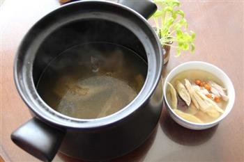 当归党参乌鸡百合滋补汤怎么做，当归党参乌鸡百合滋补汤怎么做好吃，当归党参乌鸡百合滋补汤做法
