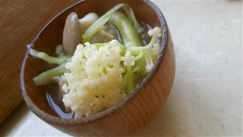 灰灰的花菜蘑菇排骨汤怎么做，灰灰的花菜蘑菇排骨汤怎么做好吃，灰灰的花菜蘑菇排骨汤做法
