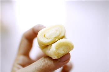 黄油版蛋黄酥怎么做，黄油版蛋黄酥怎么做好吃，黄油版蛋黄酥做法