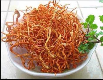 乌鸡虫草花汤怎么做，乌鸡虫草花汤怎么做好吃，乌鸡虫草花汤做法