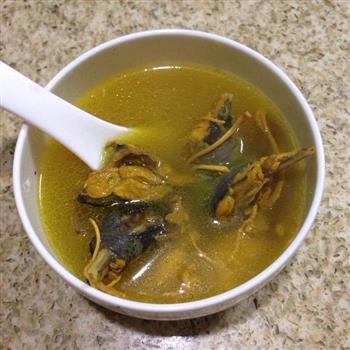 乌鸡虫草花汤怎么做，乌鸡虫草花汤怎么做好吃，乌鸡虫草花汤做法