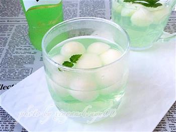 蜜梨鸡尾酒冰饮怎么做，蜜梨鸡尾酒冰饮怎么做好吃，蜜梨鸡尾酒冰饮做法