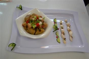 莲藕煲猪肉怎么做，莲藕煲猪肉怎么做好吃，莲藕煲猪肉做法