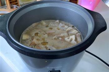 莲藕煲猪肉怎么做，莲藕煲猪肉怎么做好吃，莲藕煲猪肉做法