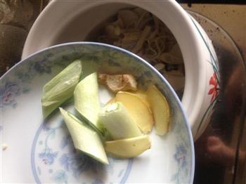 养生排骨牛肉杂菌汤怎么做，养生排骨牛肉杂菌汤怎么做好吃，养生排骨牛肉杂菌汤做法