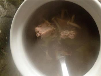 养生排骨牛肉杂菌汤怎么做，养生排骨牛肉杂菌汤怎么做好吃，养生排骨牛肉杂菌汤做法