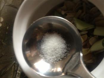 养生排骨牛肉杂菌汤怎么做，养生排骨牛肉杂菌汤怎么做好吃，养生排骨牛肉杂菌汤做法