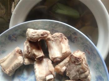 养生排骨牛肉杂菌汤怎么做，养生排骨牛肉杂菌汤怎么做好吃，养生排骨牛肉杂菌汤做法