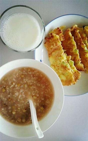 黄瓜丝鸡蛋煎饼怎么做，黄瓜丝鸡蛋煎饼怎么做好吃，黄瓜丝鸡蛋煎饼做法