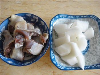 咸鸡炖萝卜怎么做，咸鸡炖萝卜怎么做好吃，咸鸡炖萝卜做法