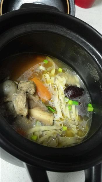 骨汤煮干丝怎么做，骨汤煮干丝怎么做好吃，骨汤煮干丝做法