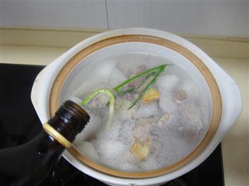 咸鸡炖萝卜怎么做，咸鸡炖萝卜怎么做好吃，咸鸡炖萝卜做法