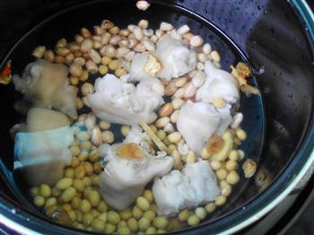 黄豆花生炖猪蹄怎么做，黄豆花生炖猪蹄怎么做好吃，黄豆花生炖猪蹄做法