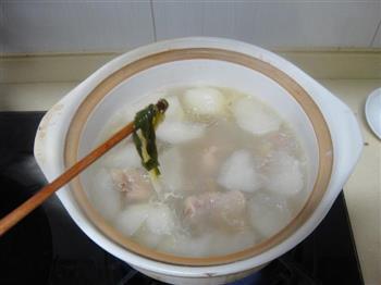咸鸡炖萝卜怎么做，咸鸡炖萝卜怎么做好吃，咸鸡炖萝卜做法
