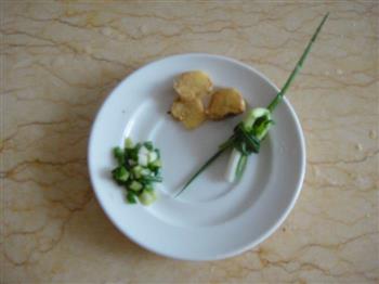 咸鸡炖萝卜怎么做，咸鸡炖萝卜怎么做好吃，咸鸡炖萝卜做法