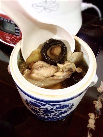 鱼胶花菇淮山炖鸡汤怎么做，鱼胶花菇淮山炖鸡汤怎么做好吃，鱼胶花菇淮山炖鸡汤做法