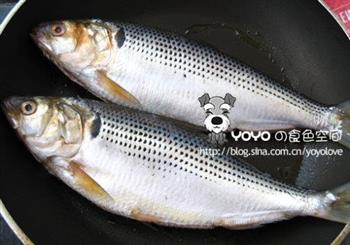剁椒烤鲮鲫鱼怎么做，剁椒烤鲮鲫鱼怎么做好吃，剁椒烤鲮鲫鱼做法