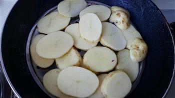 彩虹沙拉焗土豆泥怎么做，彩虹沙拉焗土豆泥怎么做好吃，彩虹沙拉焗土豆泥做法