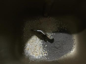 一次性发酵黑米杂粮小面包怎么做，一次性发酵黑米杂粮小面包怎么做好吃，一次性发酵黑米杂粮小面包做法