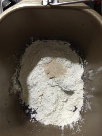 一次性发酵黑米杂粮小面包怎么做，一次性发酵黑米杂粮小面包怎么做好吃，一次性发酵黑米杂粮小面包做法