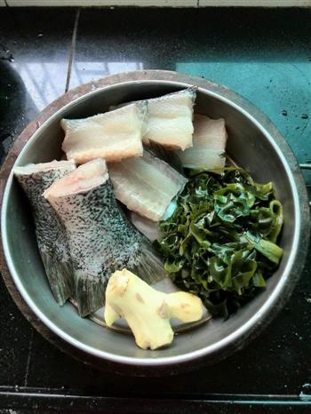 新鲜螺旋藻鱼骨汤怎么做，新鲜螺旋藻鱼骨汤怎么做好吃，新鲜螺旋藻鱼骨汤做法