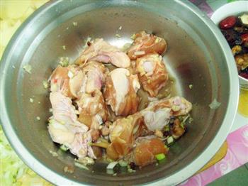 土豆蘑菇炖鸡肉滋补汤怎么做，土豆蘑菇炖鸡肉滋补汤怎么做好吃，土豆蘑菇炖鸡肉滋补汤做法