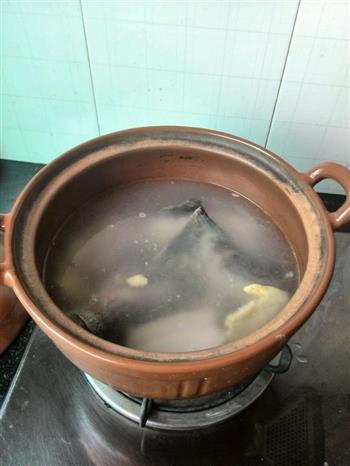 新鲜螺旋藻鱼骨汤怎么做，新鲜螺旋藻鱼骨汤怎么做好吃，新鲜螺旋藻鱼骨汤做法