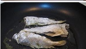 橄榄油香煎小黄鱼怎么做，橄榄油香煎小黄鱼怎么做好吃，橄榄油香煎小黄鱼做法