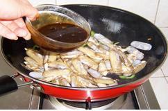 辣酱爆蛏子怎么做，辣酱爆蛏子怎么做好吃，辣酱爆蛏子做法
