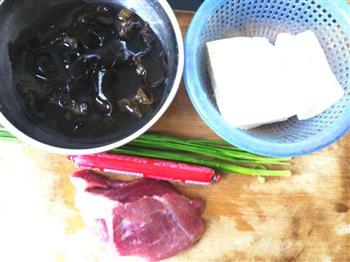 木耳豆腐丝汤怎么做，木耳豆腐丝汤怎么做好吃，木耳豆腐丝汤做法