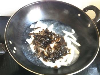木耳豆腐丝汤怎么做，木耳豆腐丝汤怎么做好吃，木耳豆腐丝汤做法