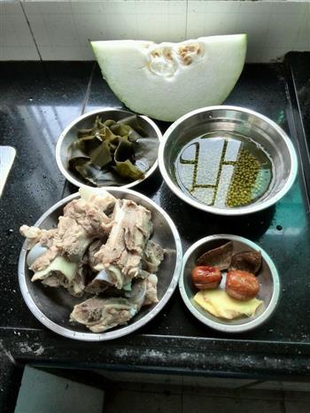 清热解暑-冬瓜绿豆海带筒骨汤怎么做，清热解暑-冬瓜绿豆海带筒骨汤怎么做好吃，清热解暑-冬瓜绿豆海带筒骨汤做法