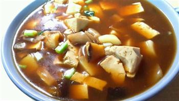 豆腐菌菇汤怎么做，豆腐菌菇汤怎么做好吃，豆腐菌菇汤做法