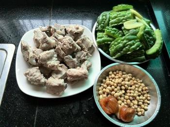 清热去火-凉瓜黄豆排骨汤怎么做，清热去火-凉瓜黄豆排骨汤怎么做好吃，清热去火-凉瓜黄豆排骨汤做法