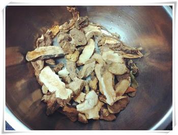 土茯苓扁豆大骨汤怎么做，土茯苓扁豆大骨汤怎么做好吃，土茯苓扁豆大骨汤做法